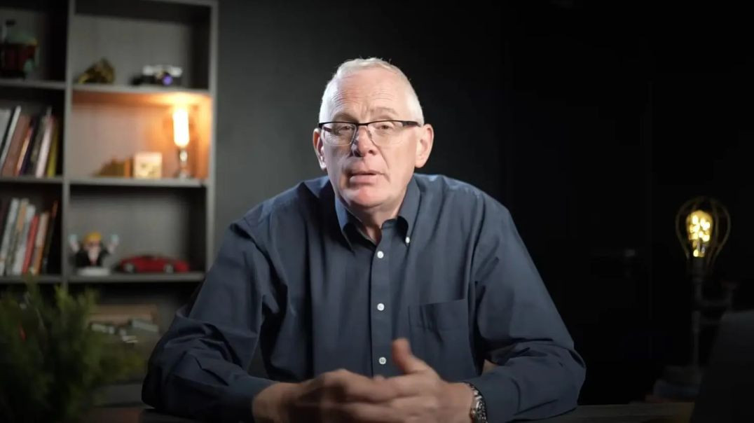 ⁣Cách các ngân hàng khiến bạn mãi nghèo💰 Mark Tilbury