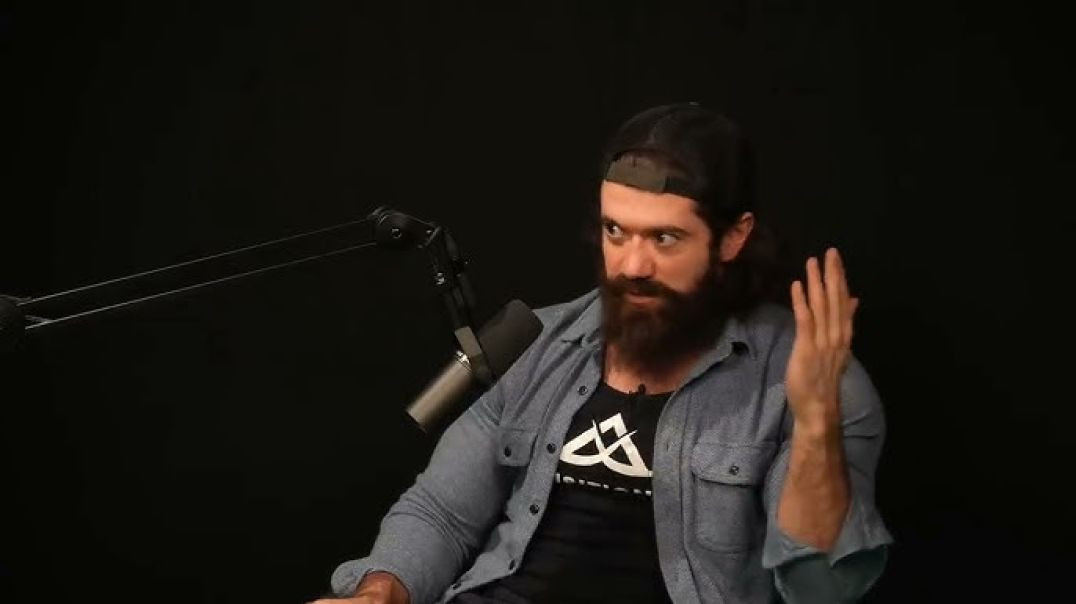 ⁣Vĩ đại không dành cho những trái tim yếu đuối 🦁 - Alex Hormozi