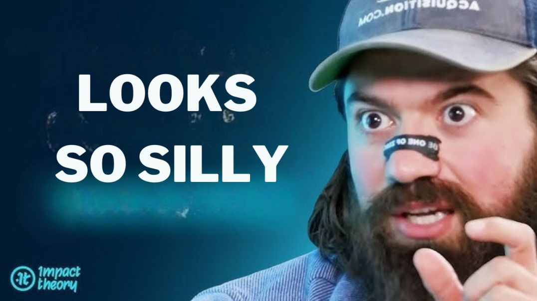 Bạn sẽ trông thật ngớ ngẩn đấy 🤦‍♂️ - Alex Hormozi